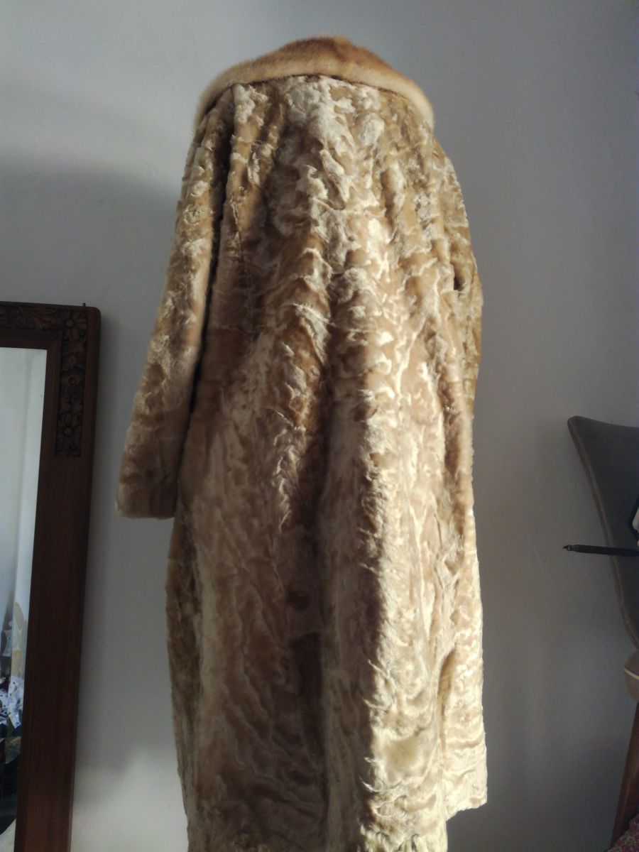 Manteau en astrakan dore annees 50 60 taille 42