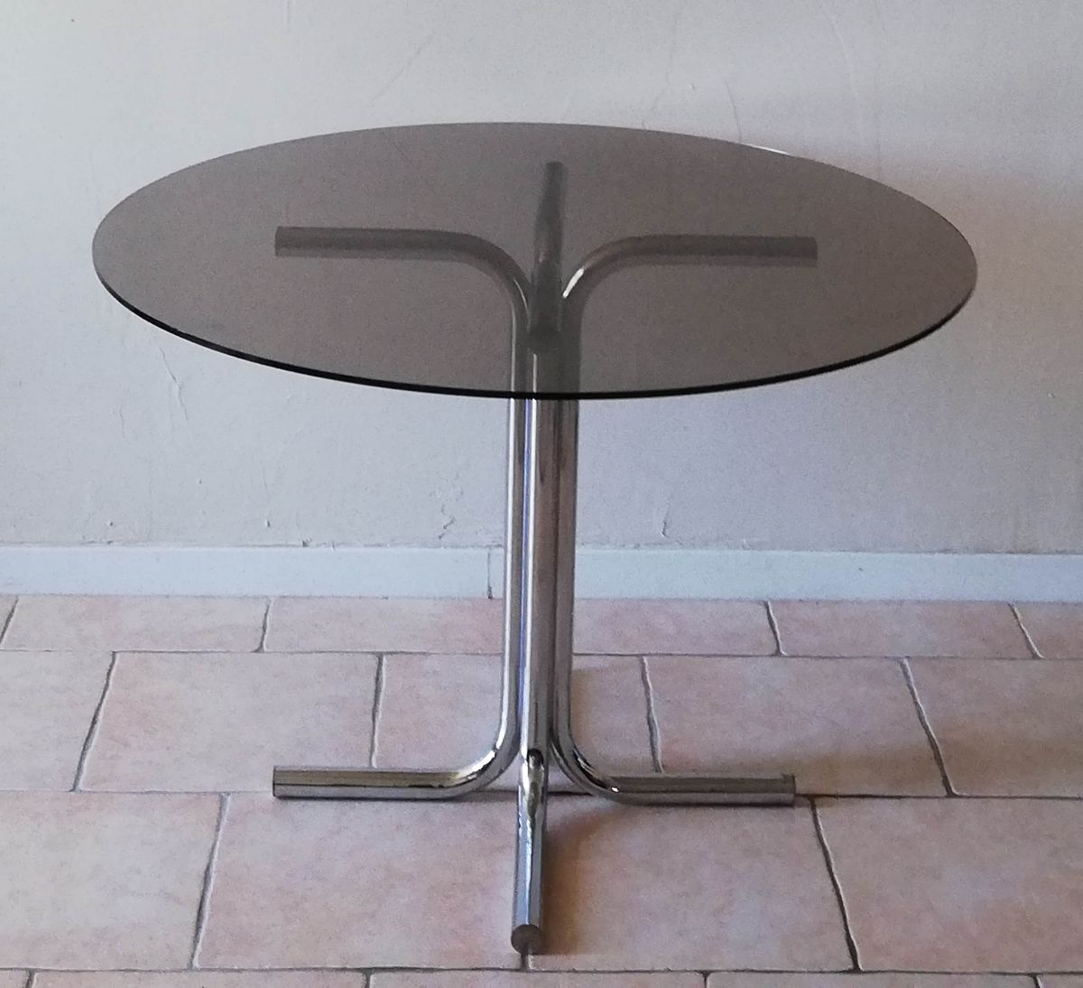Table Basse Ronde Petite En Verre Chrome Et Pietement En Metal