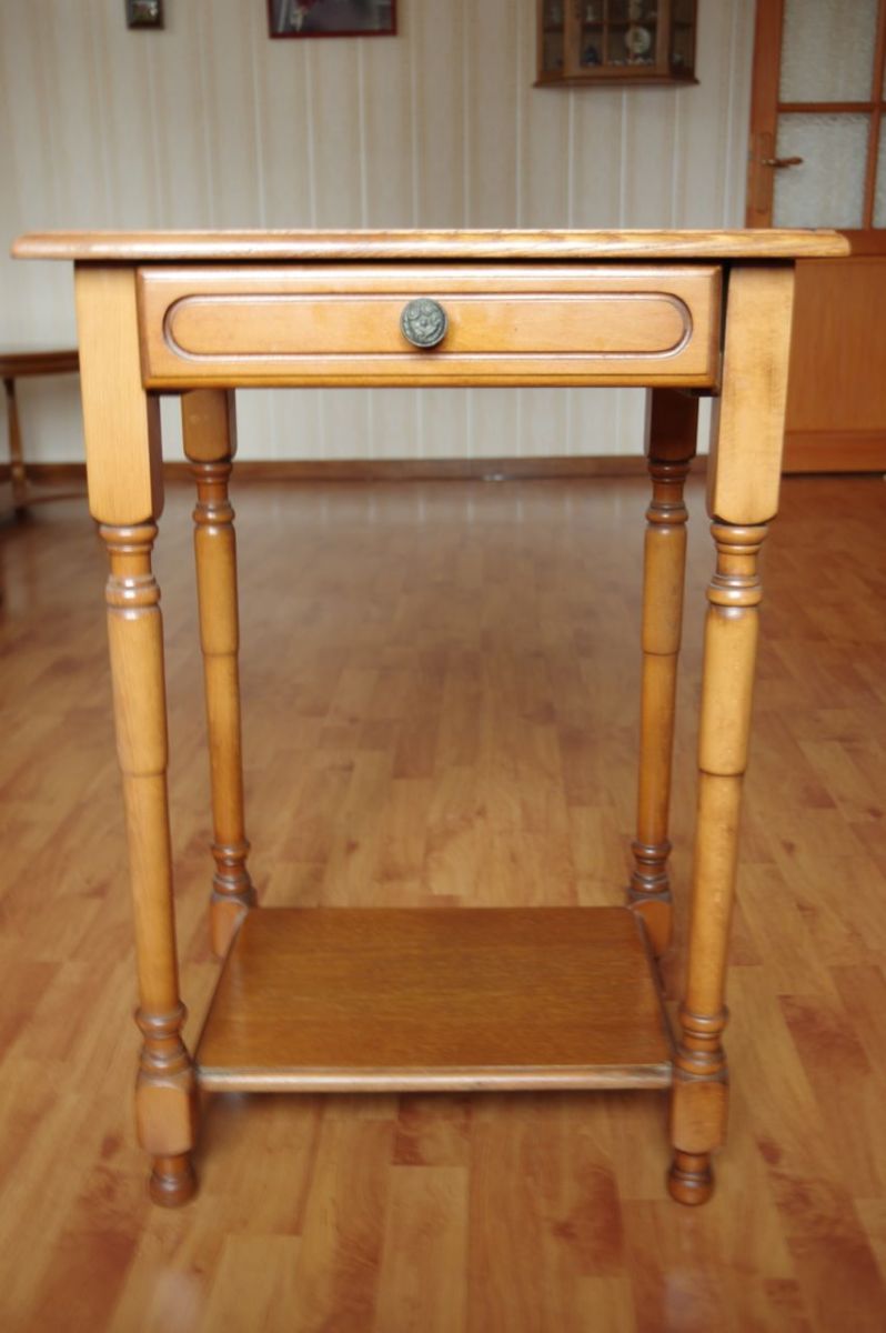 Petite table haute en bois massif – Luckyfind