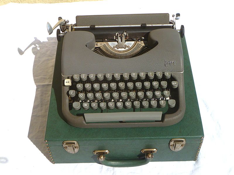 Machine a écrire portative Japy metal gris anthracite 1960 – Luckyfind