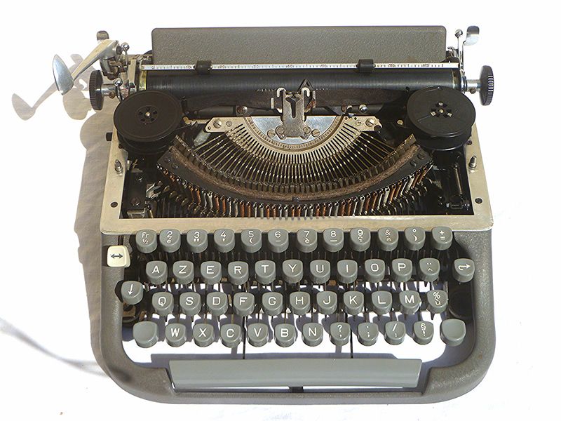 Machine a écrire portative Japy metal gris anthracite 1960 – Luckyfind