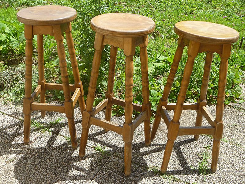 Lot De 3 Tabourets De Bar Anciens En Bois Massif