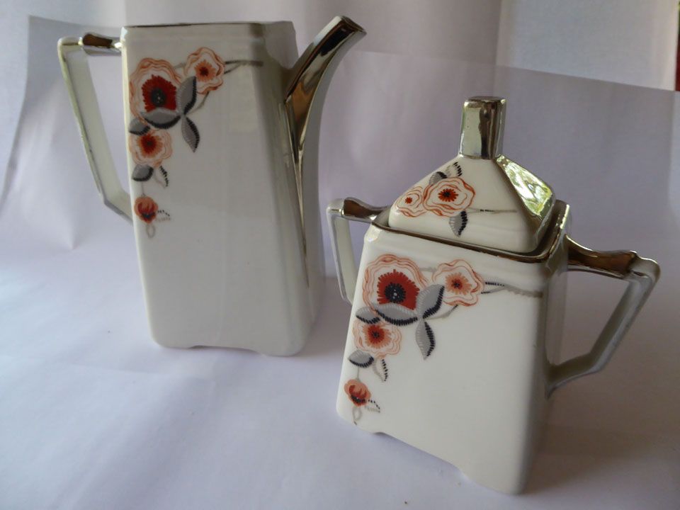 cafetière en porcelaine couleur vintage