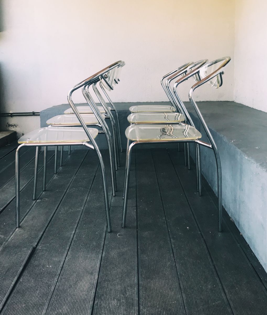 Lot de 4 chaises plexiglas 80s – Luckyfind