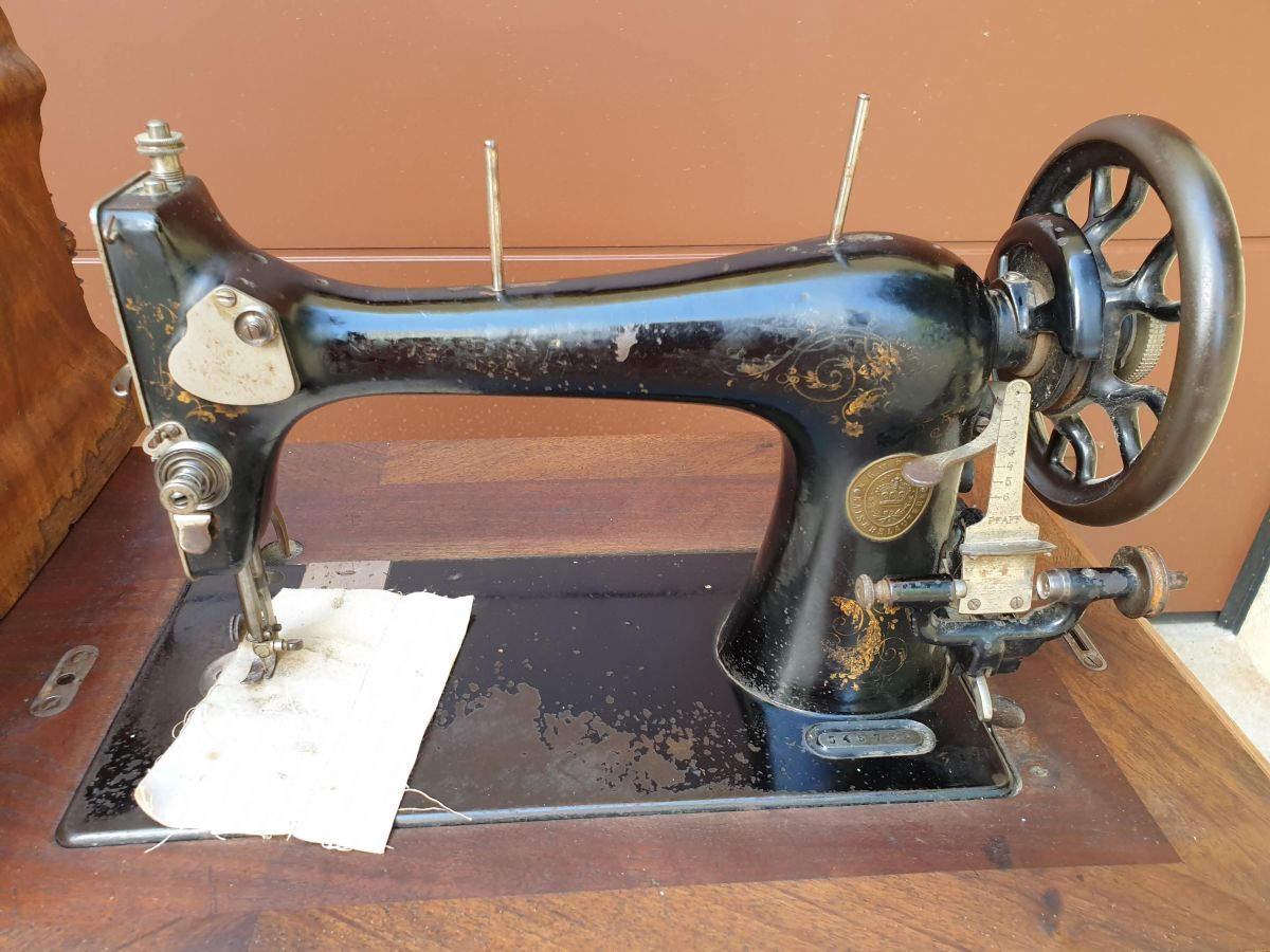 Ancienne machine à coudre Pfaff – Luckyfind
