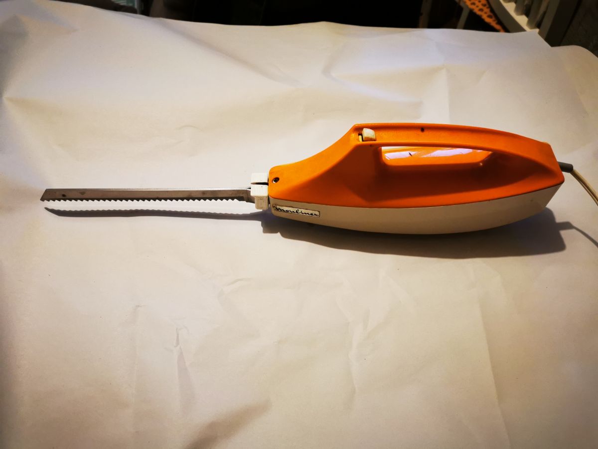 Couteau électrique Moulinex vintage 70 orange avec plateau de