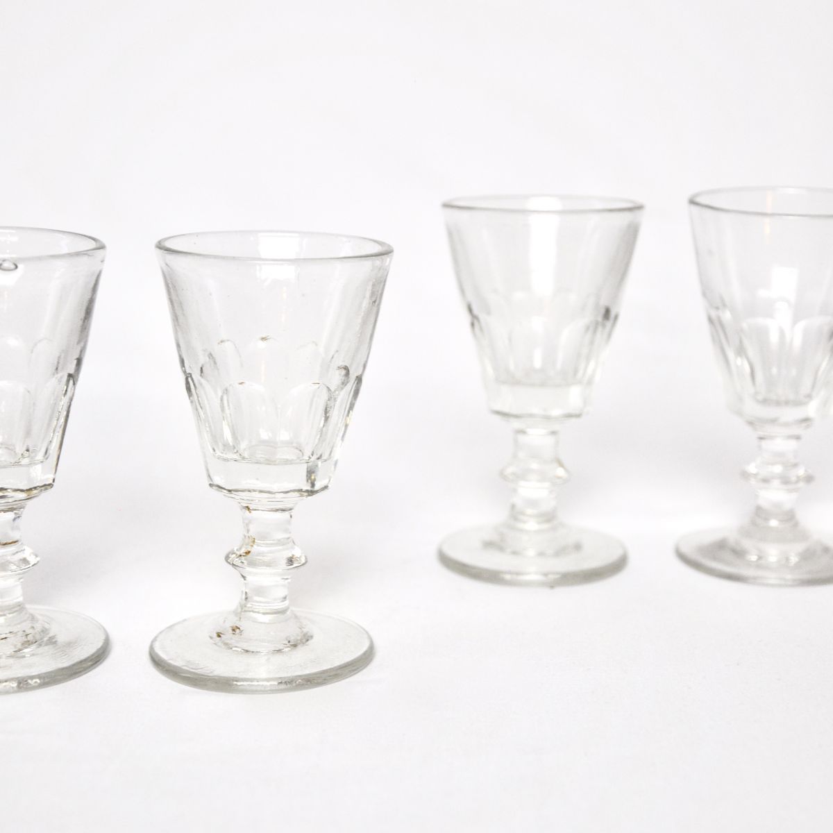 6 petits verres à pied