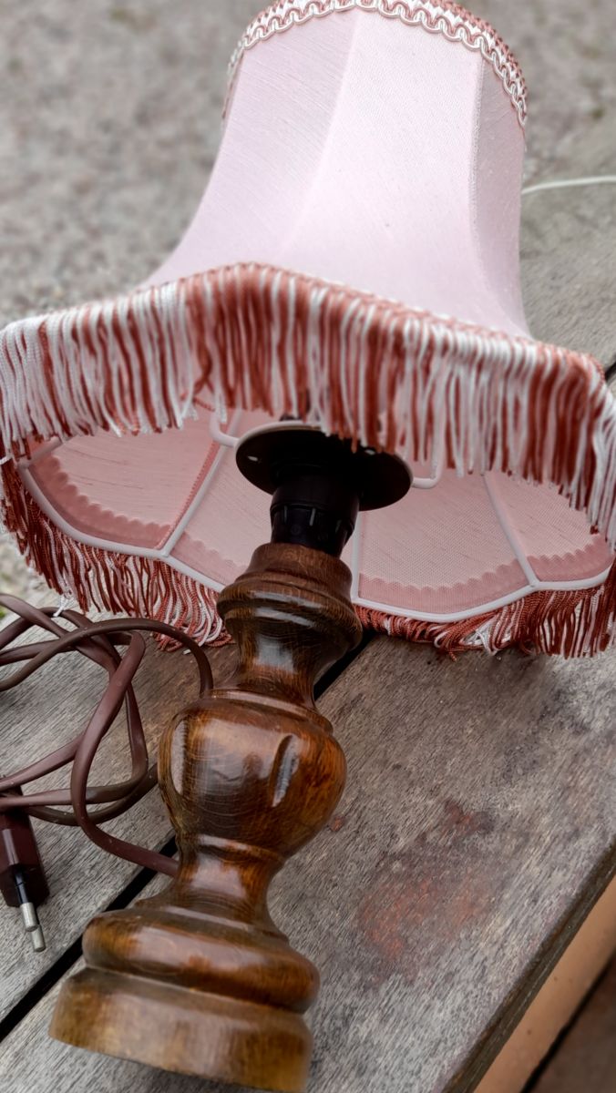 Rêveries et Bois Petite lampe de chevet vintage abat jour rose