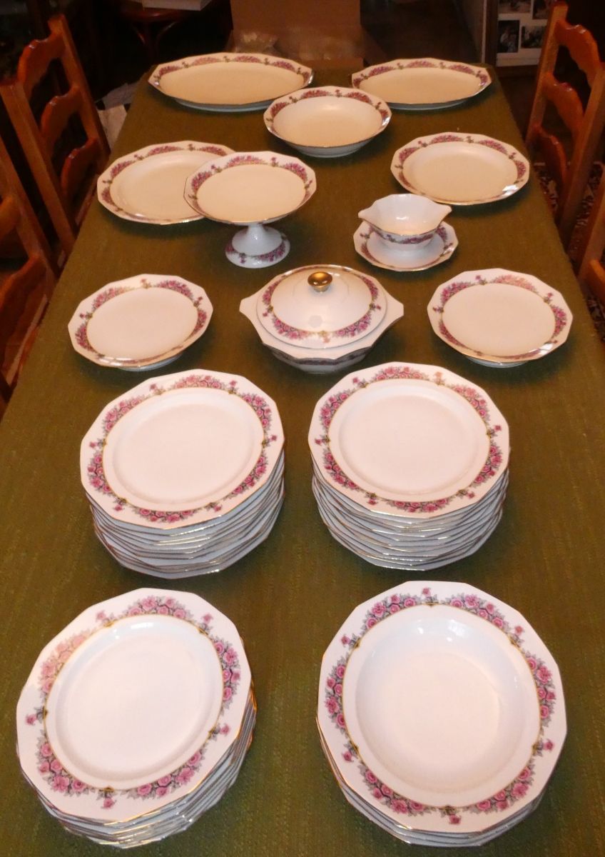 Service 12 assiettes et plat avec poissons en porcelaine de Limoges de 26,4  cm