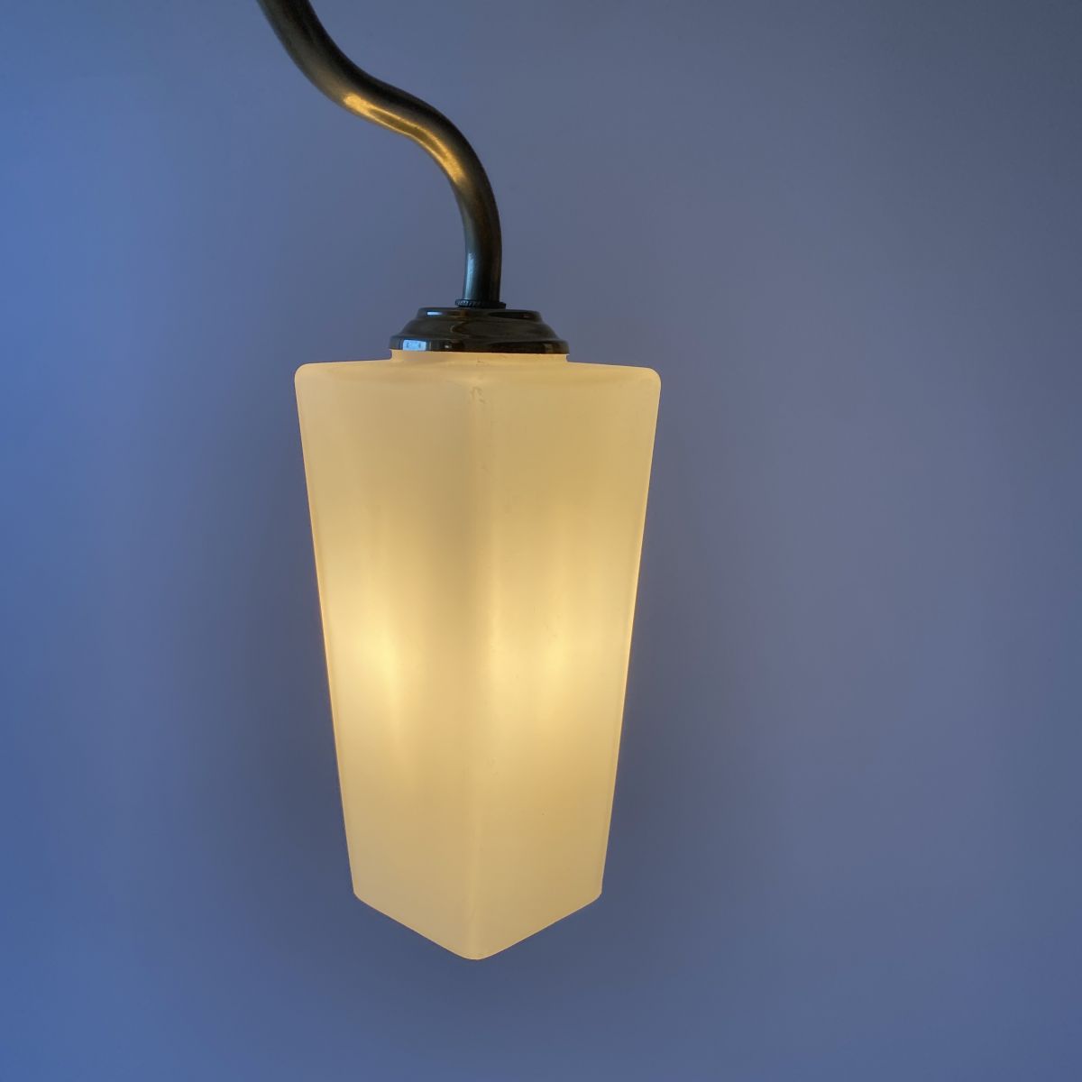 ANCIENNE PETITE APPLIQUE EN OPALINE VINTAGE Luckyfind