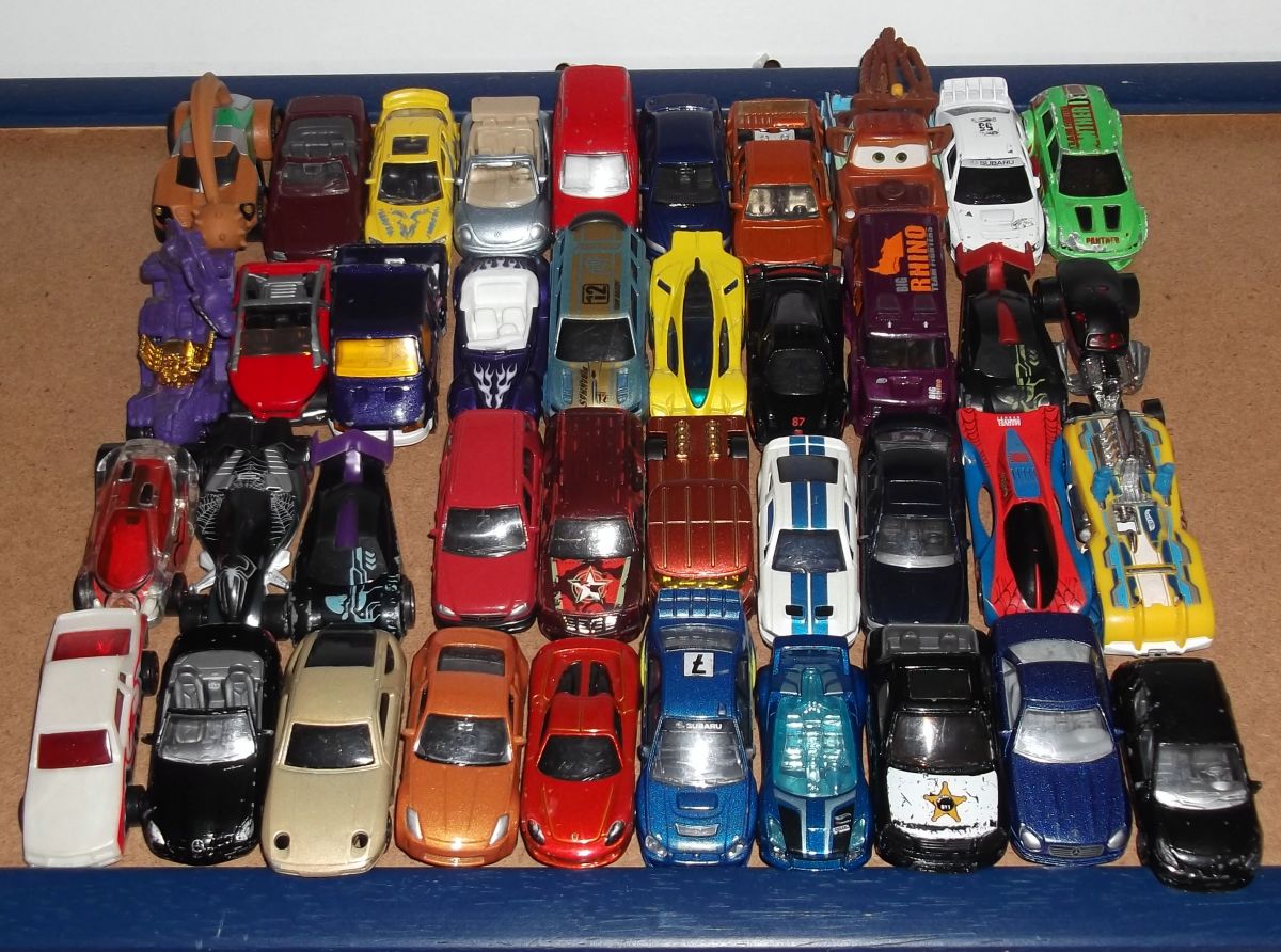 200 voitures miniatures – Luckyfind