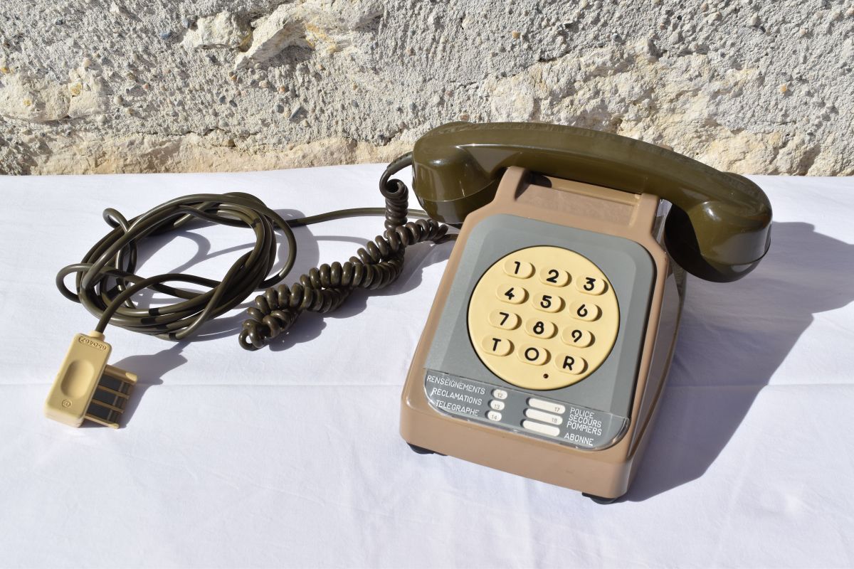 Téléphone VINTAGE Socotel des années 80 – Luckyfind