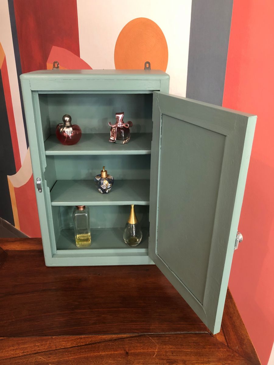armoire à pharmacie ancienne Luckyfind