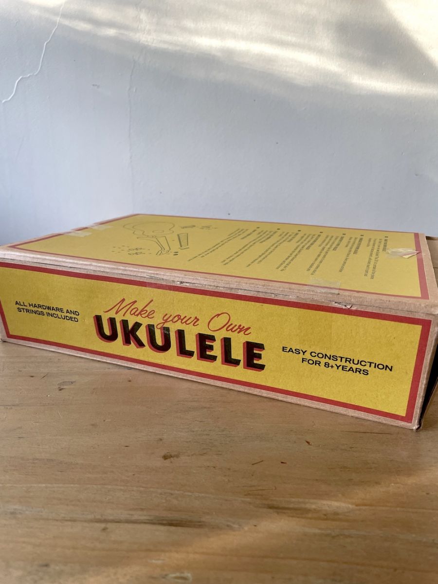 Kit Ukulele à monter soi-même Kikkerland - cadeau original pour un