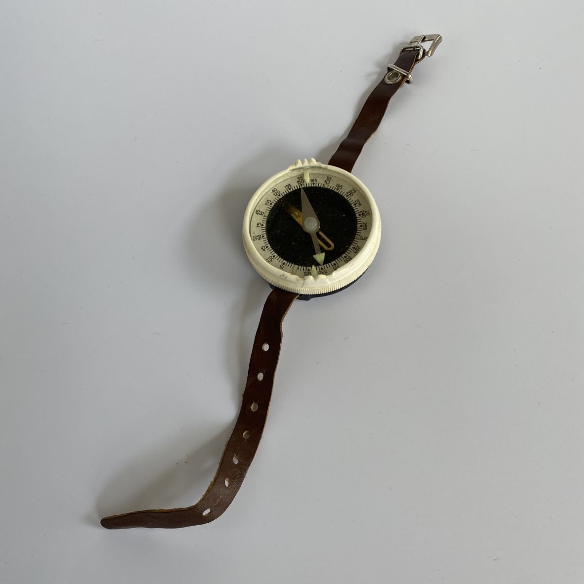 ANCIENNE MONTRE BOUSSOLE SOVIETIQUE CCCP – Luckyfind