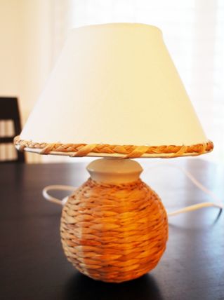 Lampe de chevet en osier