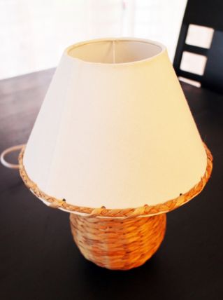 Lampe de chevet en osier