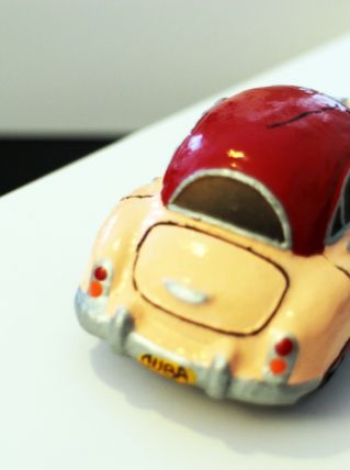 Statuette petite voiture ancienne de Cuba