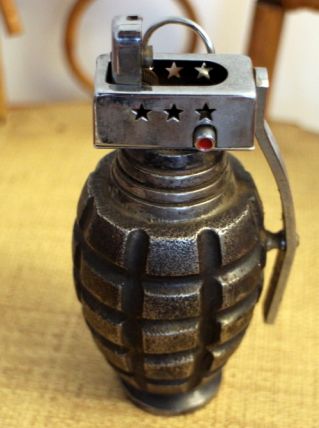 Briquet original Grenade vintage