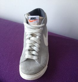 Nike blazer grises 