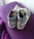 Nike blazer grises 