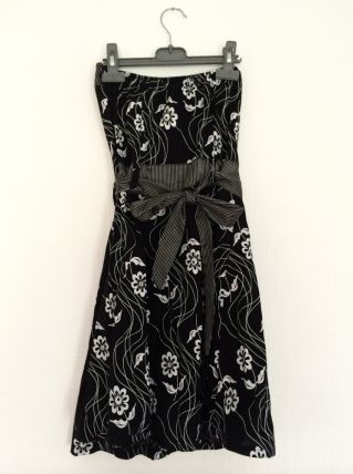 Robe bustier noire et blanche à fleurs