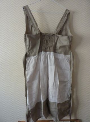 Robe beige et écrue