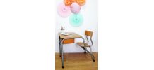 Bureau d'école ancien pour enfant 