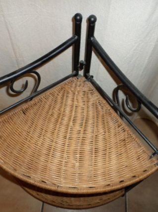 Etagère d'angle en osier