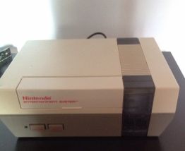Nintendo avec 2 manettes et un pistolet