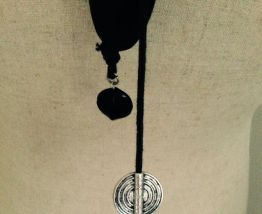 Collier sautoir de créateur