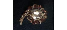 Broche  baroque virgule
