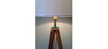 lampadaire sur 1 ancien trépied photo en bois