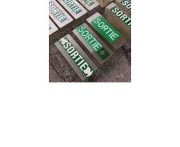 Caches lampes industriels usine sortie de secours