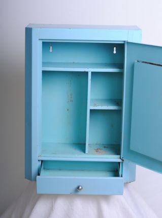 Armoire à pharmacie