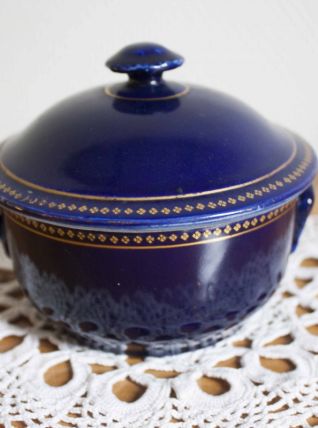 bonbonnière bleue avec liseret or