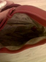 Sac à main en cuir rouge