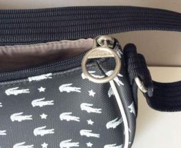BEAU SAC LACOSTE PORTE MAIN OU EPAULE