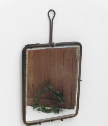 Très ancien miroir de barbier