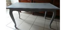 table basse gris pastel 