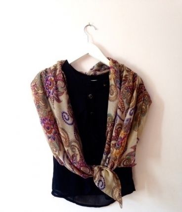  Foulard fantaisie - motifs floraux multicolores