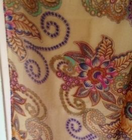  Foulard fantaisie - motifs floraux multicolores