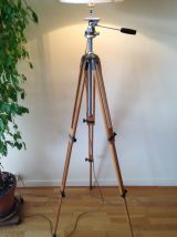 très grand lampadaire sur 1 ancien trépied photo en bois