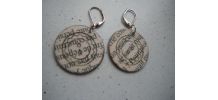 BOUCLES D'OREILLE EN CARTON ET PAPIER