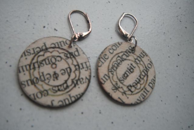 BOUCLES D'OREILLE EN CARTON ET PAPIER