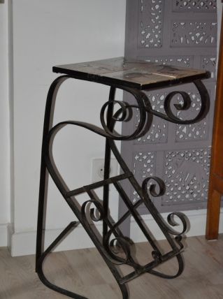 PORTE-REVUES EN FER FORGE AVEC PLATEAU