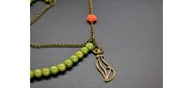 COLLIER PERLES MAGIQUES ET CHAT METALLIQUE