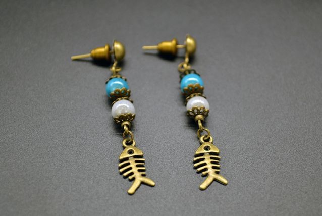 BOUCLES D'OREILLES PERLES MAGIQUES ET ARÊTE DE POISSON