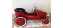 Voiture à pedales