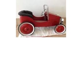Voiture à pedales